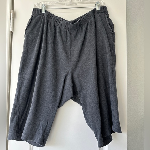 Lands' End Women's Charcoal Sports Knit Capri - Picture 2 of 6